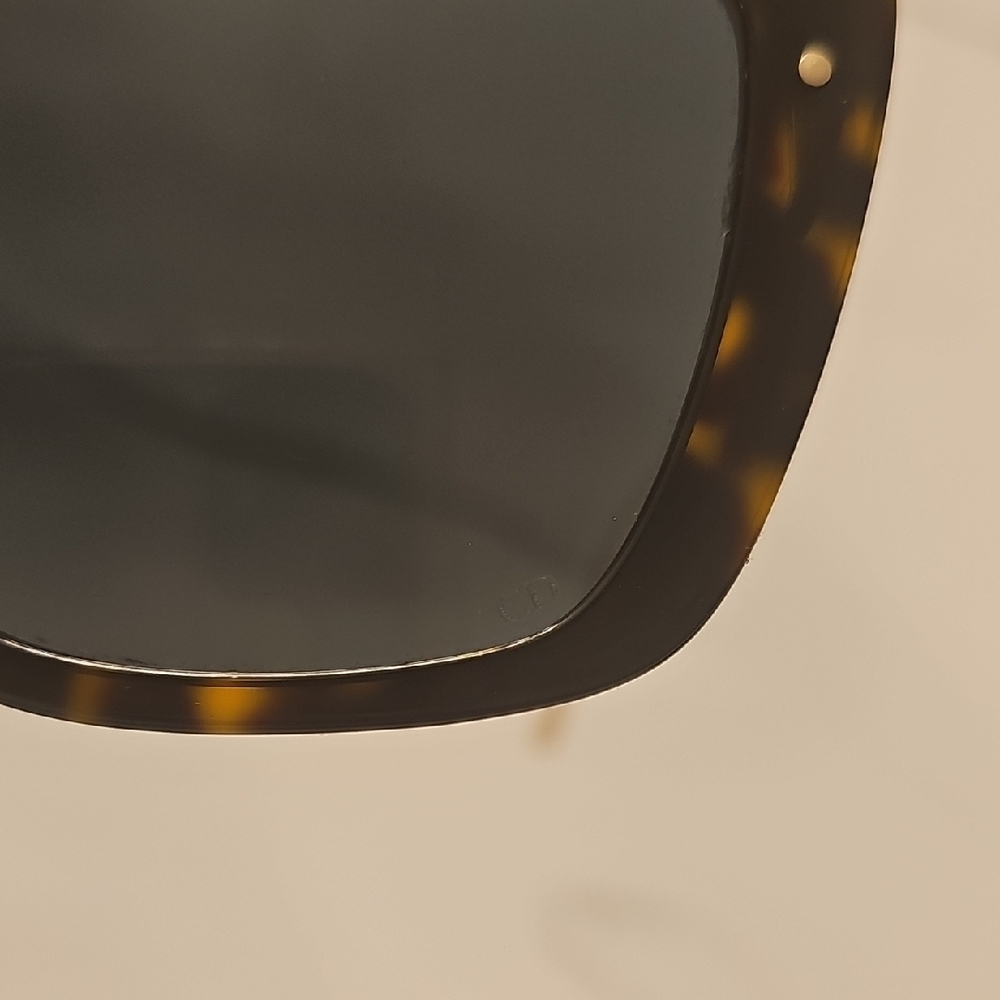 Christian Dior Tortoise Shell Sunglasses (NWOT) - Picture 3 of 7